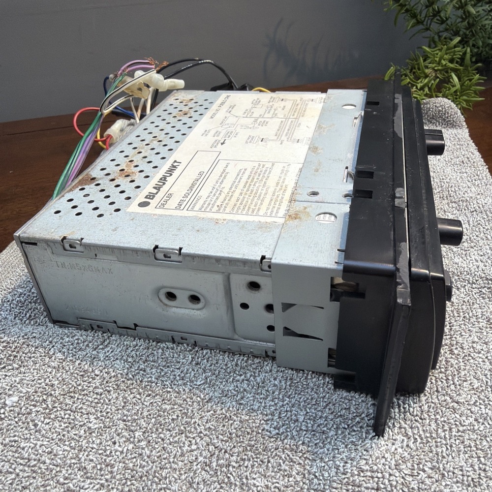 Blaupunkt Pueblo CR45 High-Power FM/AM/Cassette Receiver w/ Detachable Face - Picture 5 of 10
